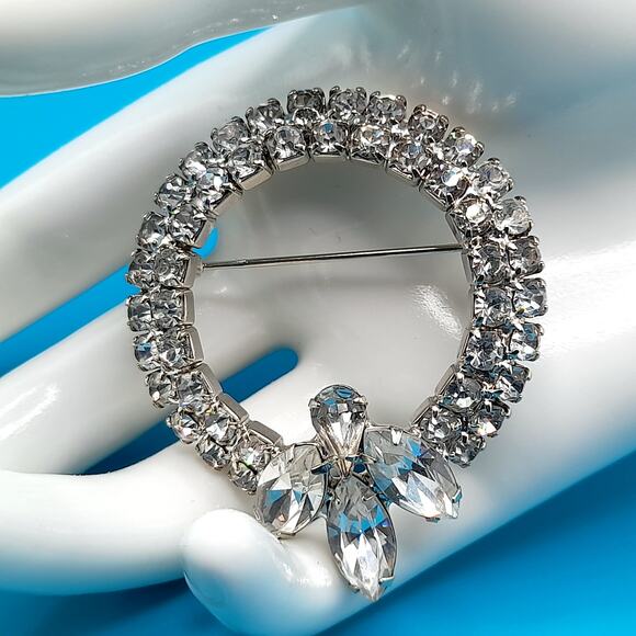 Vintage Winged Insect Wreath Brooch, Rhodium Plated, Clear Rhinestones - Picture 2 of 8